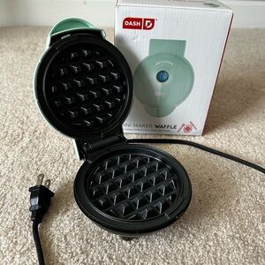 Dash Mini Waffle Maker in Green
